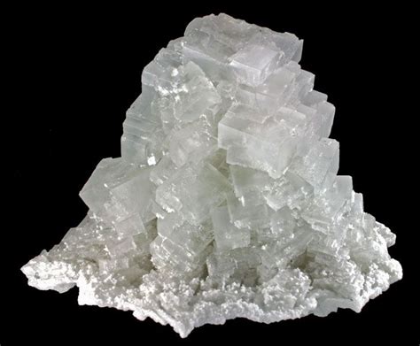  Halite: Una Pietra Salata Per Costruzioni Resistenti e Trattamenti Industriali!